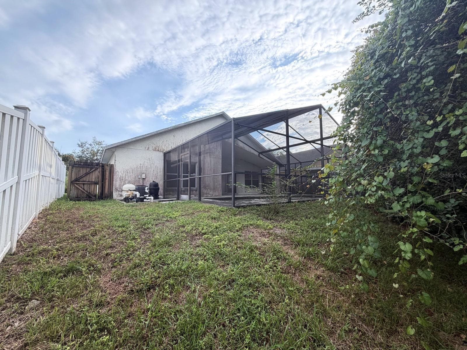 Single Family Residence at 12533 SPARKLEBERRY RD, TAMPA, photo 23 of 27