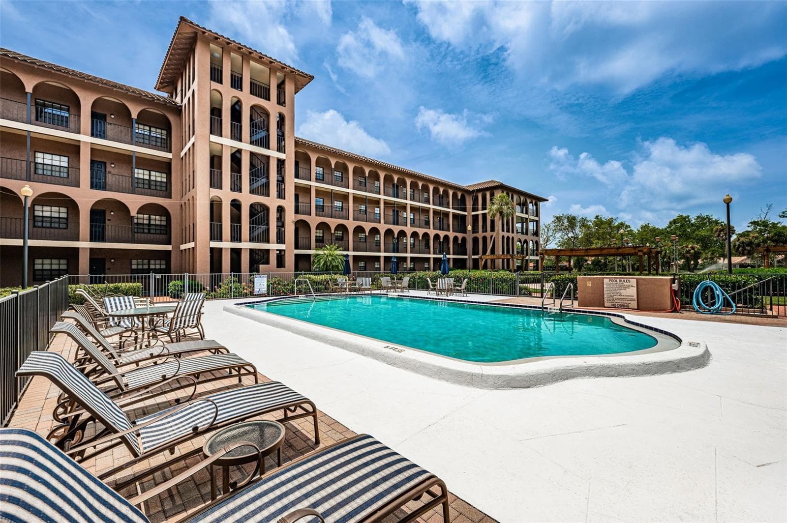 6100 GULFPORT BLVD S #405