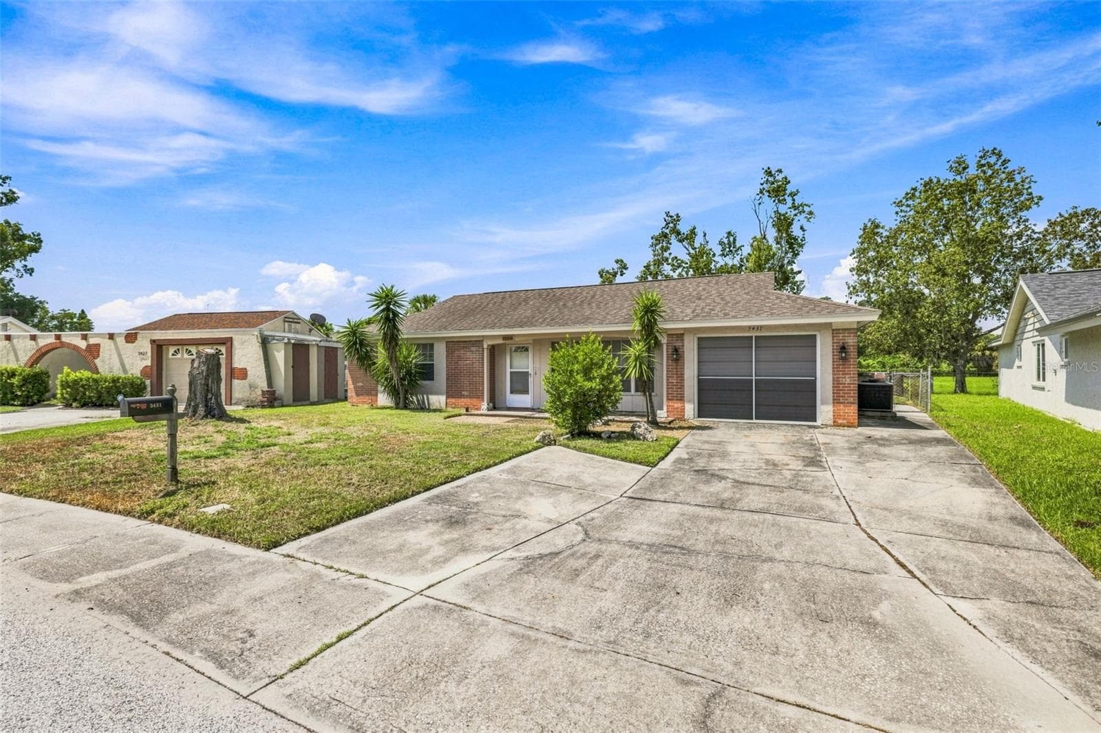 Extra Wide Driveway - 3431 OVERLAND DR, HOLIDAY