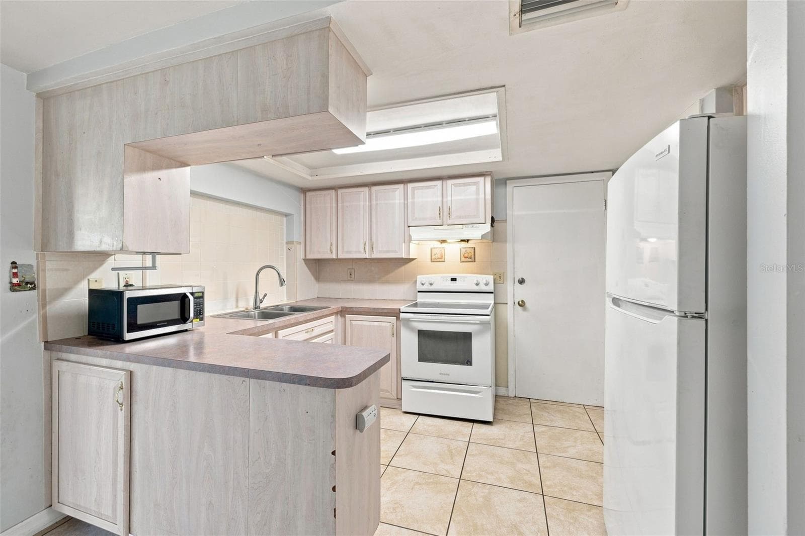 Kitchen - 3431 OVERLAND DR, HOLIDAY