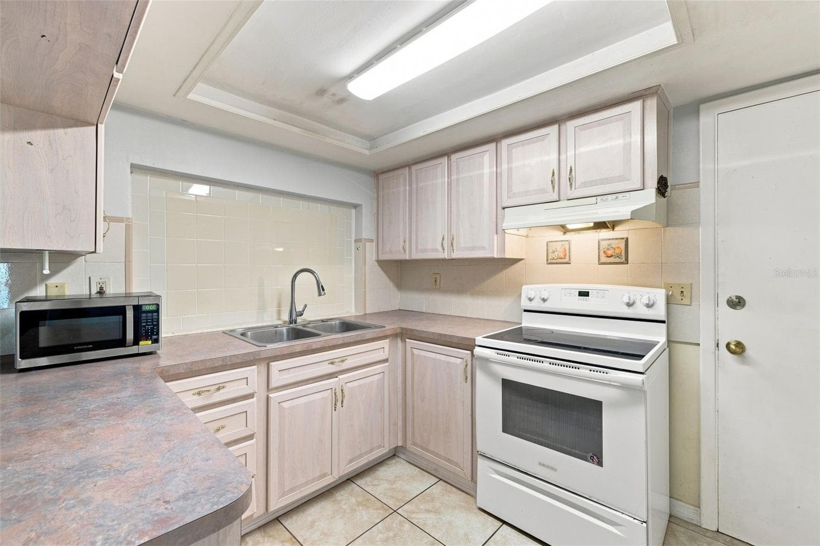 Kitchen - 3431 OVERLAND DR, HOLIDAY