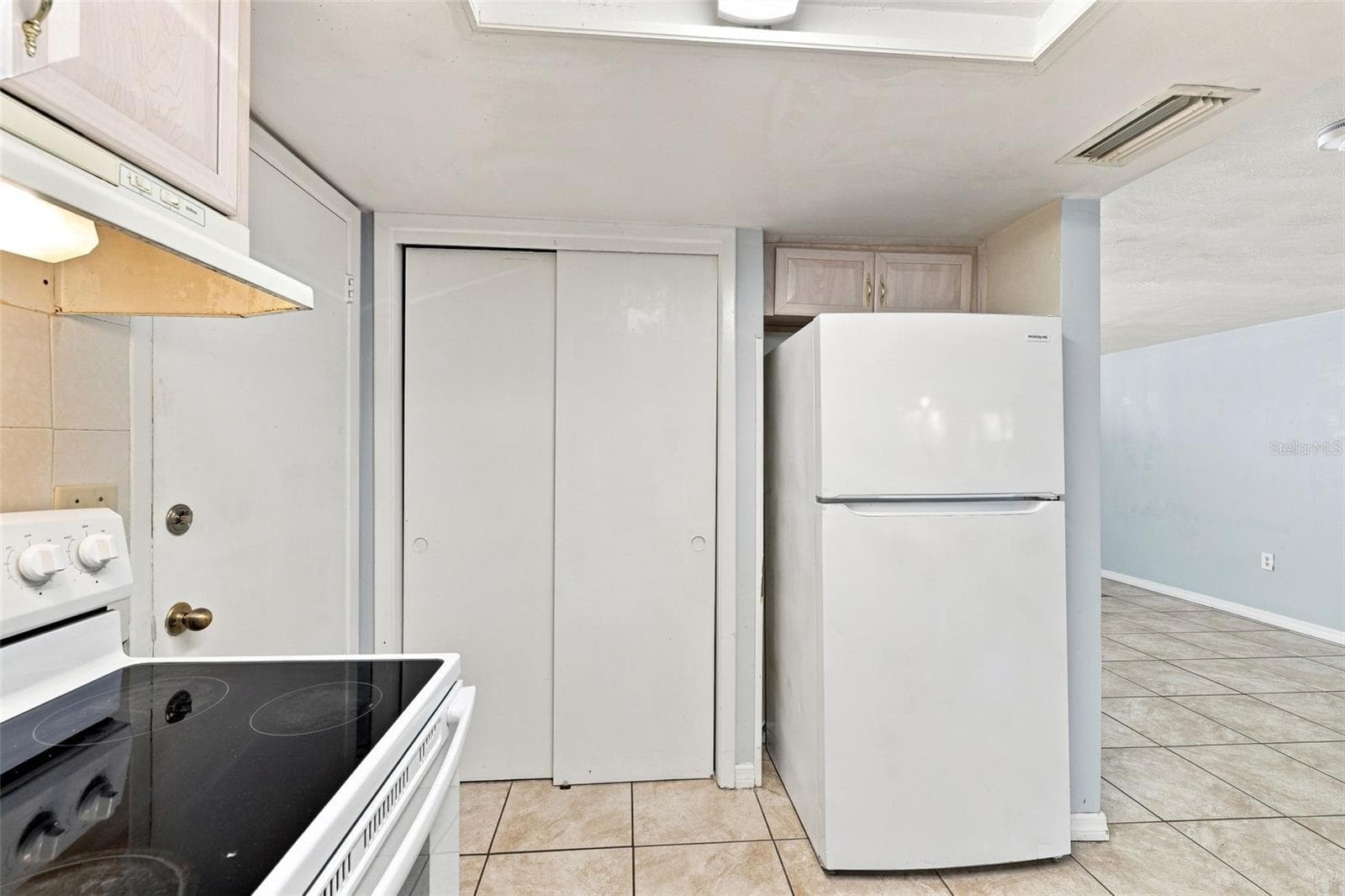 Kitchen - 3431 OVERLAND DR, HOLIDAY