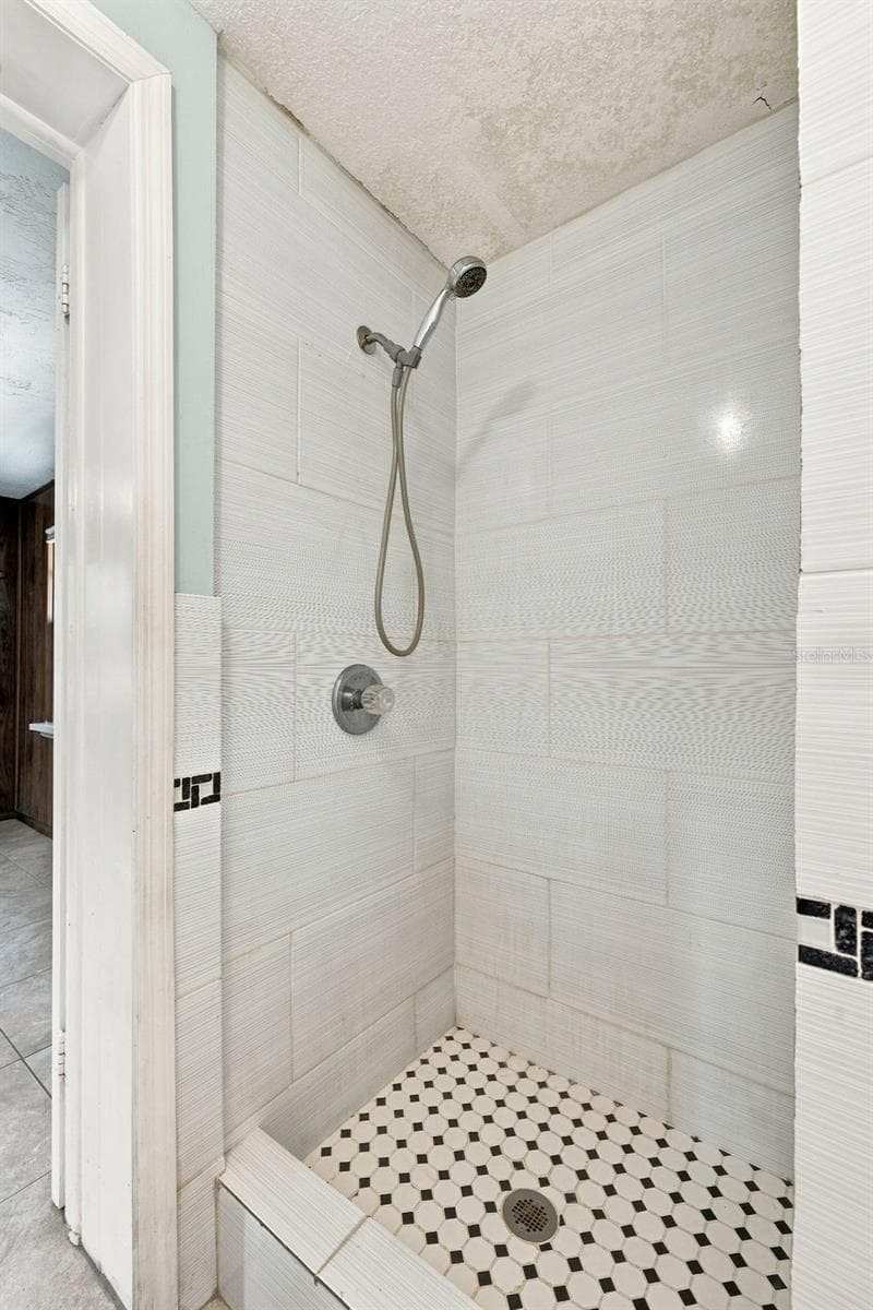 En-suite Shower - 3431 OVERLAND DR, HOLIDAY