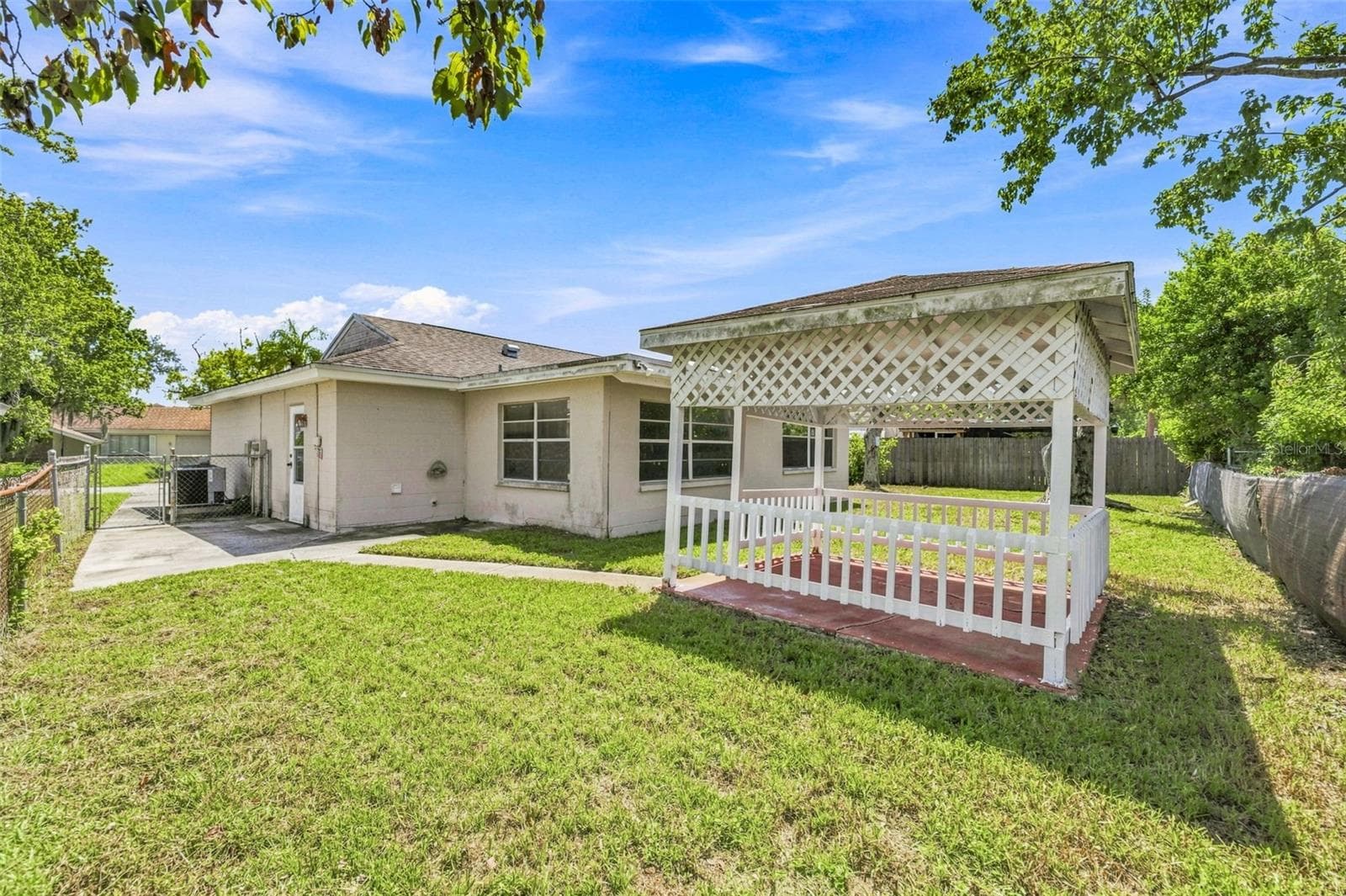 Back yard & Gazebo - 3431 OVERLAND DR, HOLIDAY