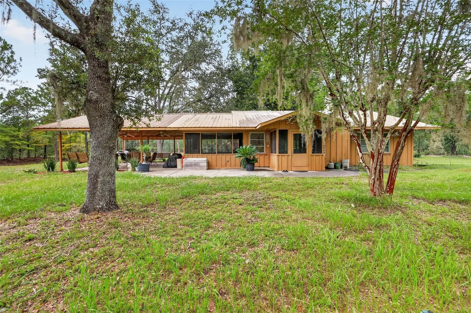 Full length side view from side yard - 24939 OLD DEER RD, PAISLEY