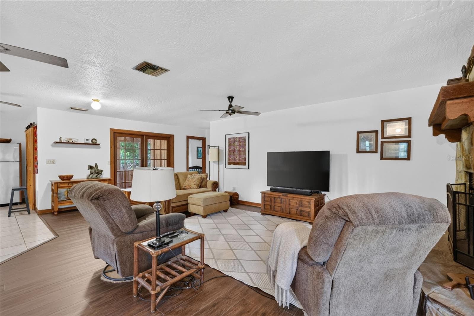 Alternate view of great room from dinette area - 24939 OLD DEER RD, PAISLEY