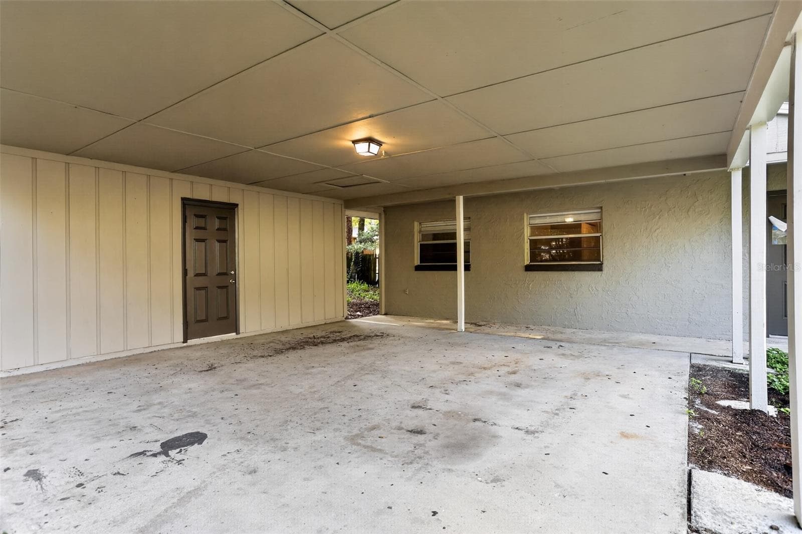 Single Family Residence at 26430 SLEEPY HOLLOW ST, MOUNT PLYMOUTH, photo 3 of 32