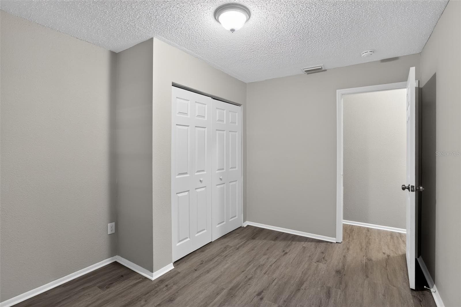 Single Family Residence at 26430 SLEEPY HOLLOW ST, MOUNT PLYMOUTH, photo 24 of 32
