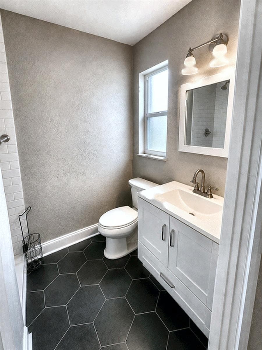 Single Family Residence at 4307 W MAIN ST, TAMPA, photo 5 of 18
