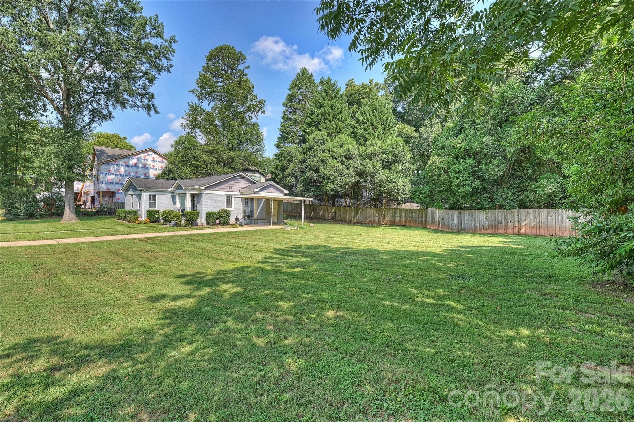 Expansive sideyard - 1323 Carolyn Drive, Charlotte