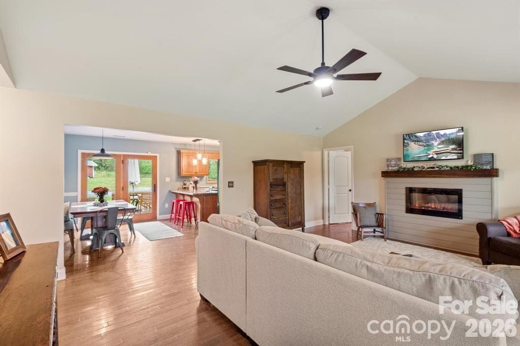 Large Living Room - 1091 Bill Collins Road, Columbus