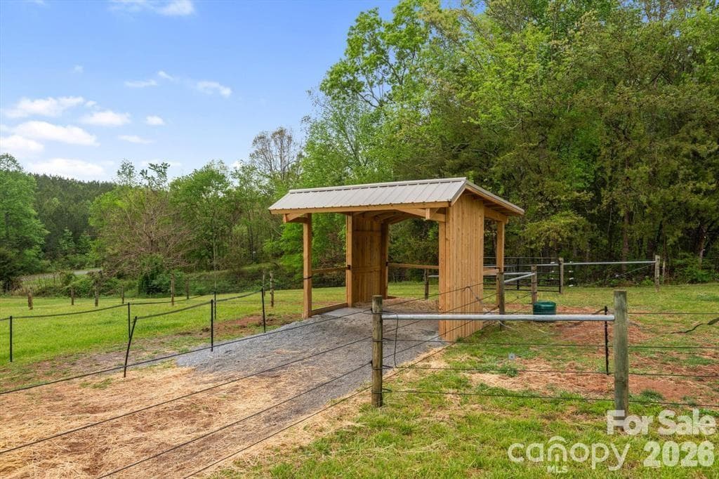 Run In Shed - 1091 Bill Collins Road, Columbus