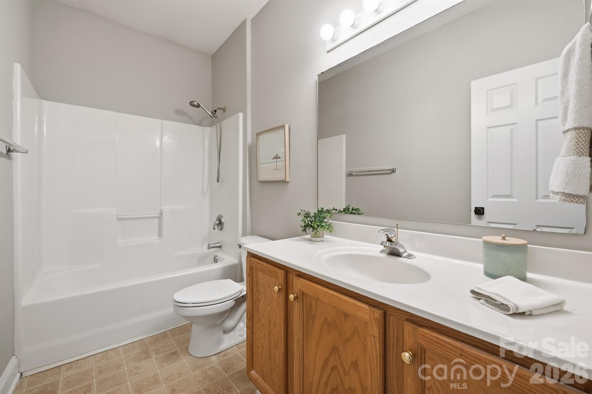 Hall full bath - 21246 Hickory Street, Cornelius