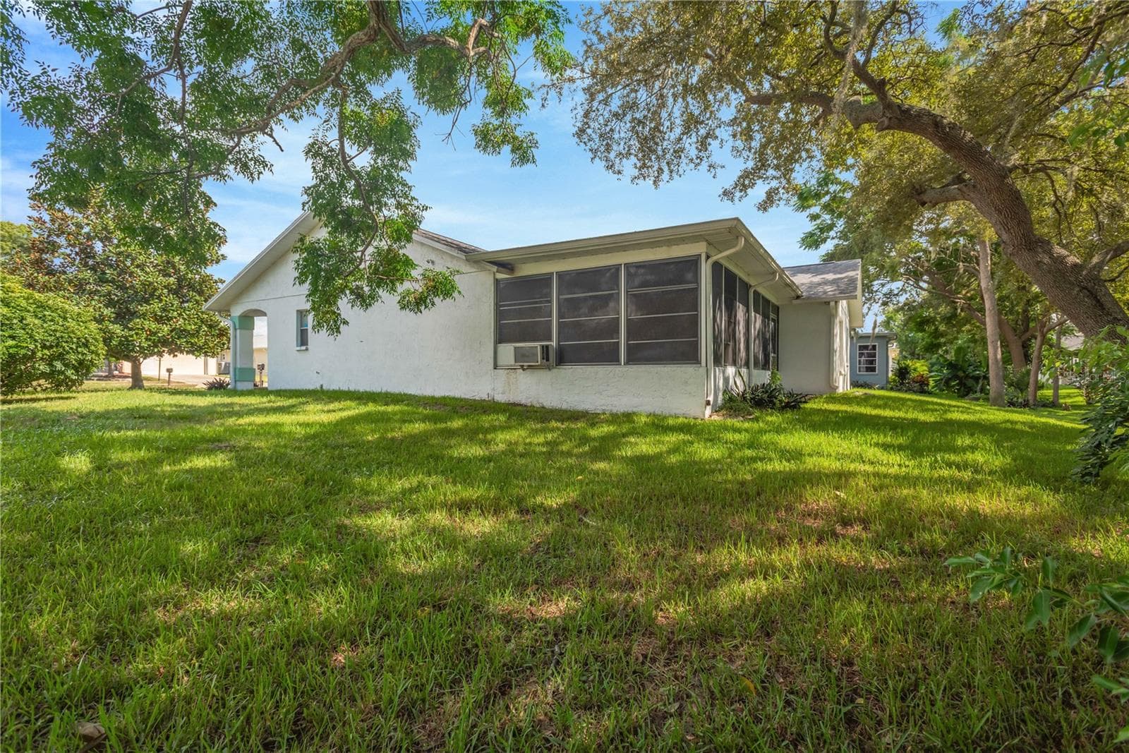 Single Family Residence at 10811 PEPPERTREE LN, PORT RICHEY, photo 4 of 15