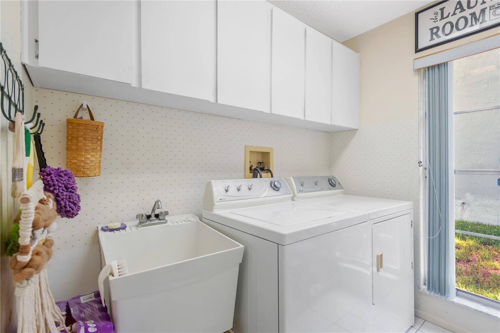 Single Family Residence at 10811 PEPPERTREE LN, PORT RICHEY, photo 9 of 15
