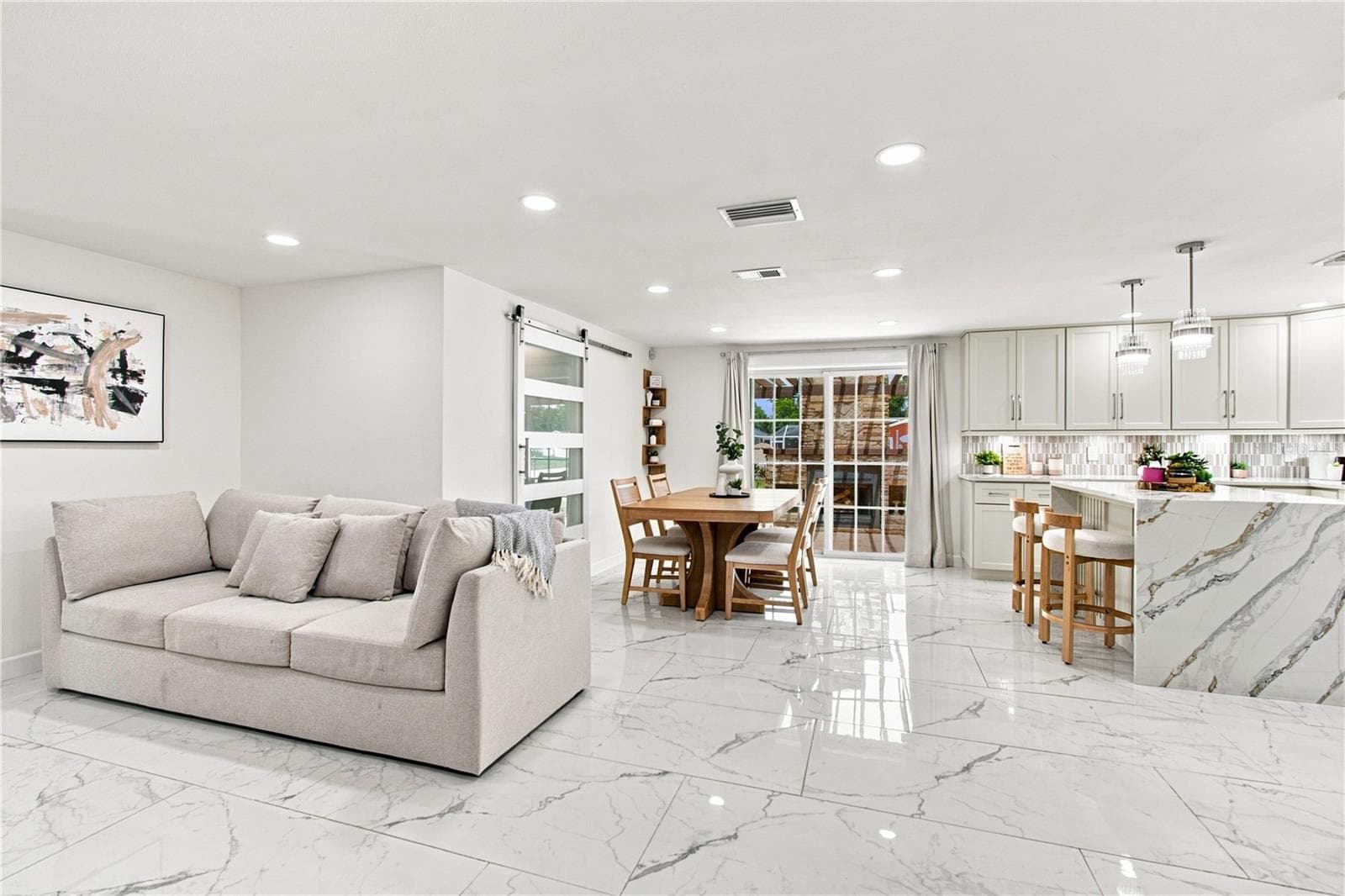 Open living area - 9020 AUBURN WAY, TAMPA