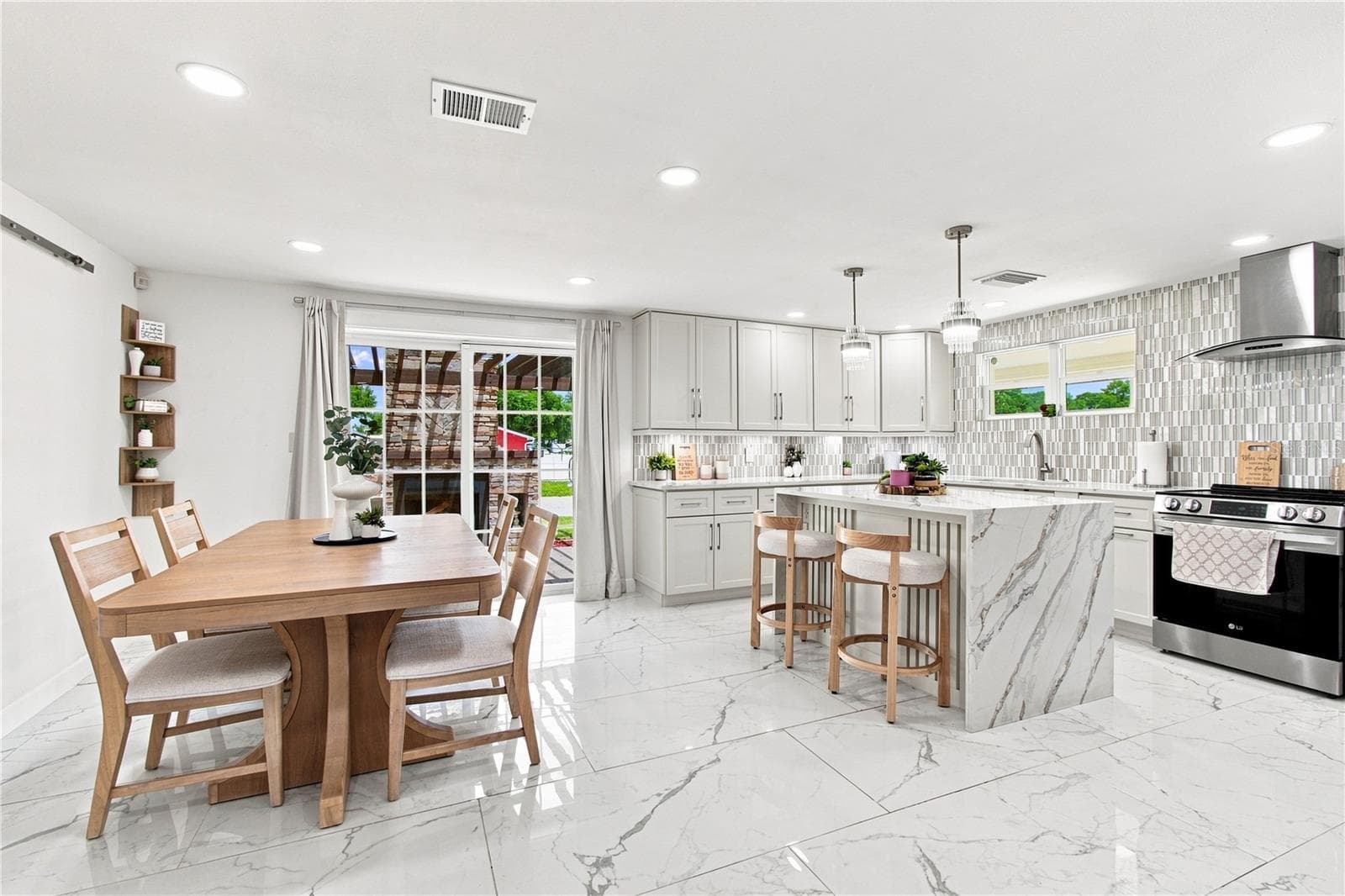 Bright and modern - 9020 AUBURN WAY, TAMPA