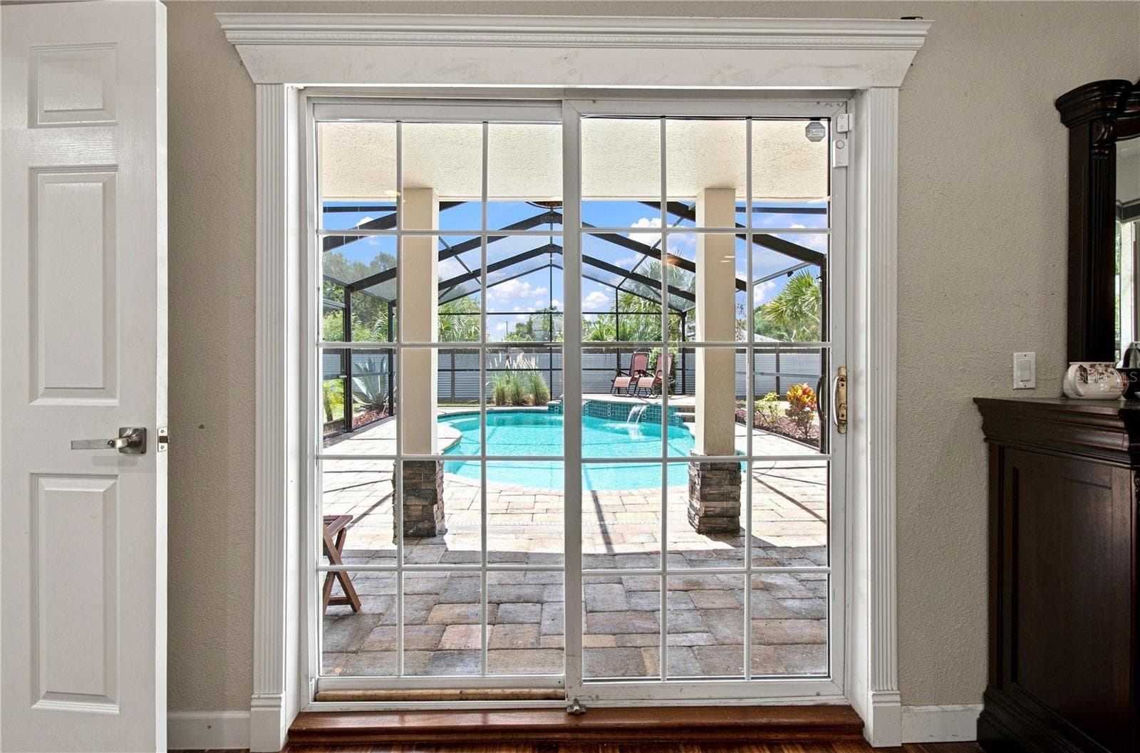 Patio sliders lead to the pool - 9020 AUBURN WAY, TAMPA