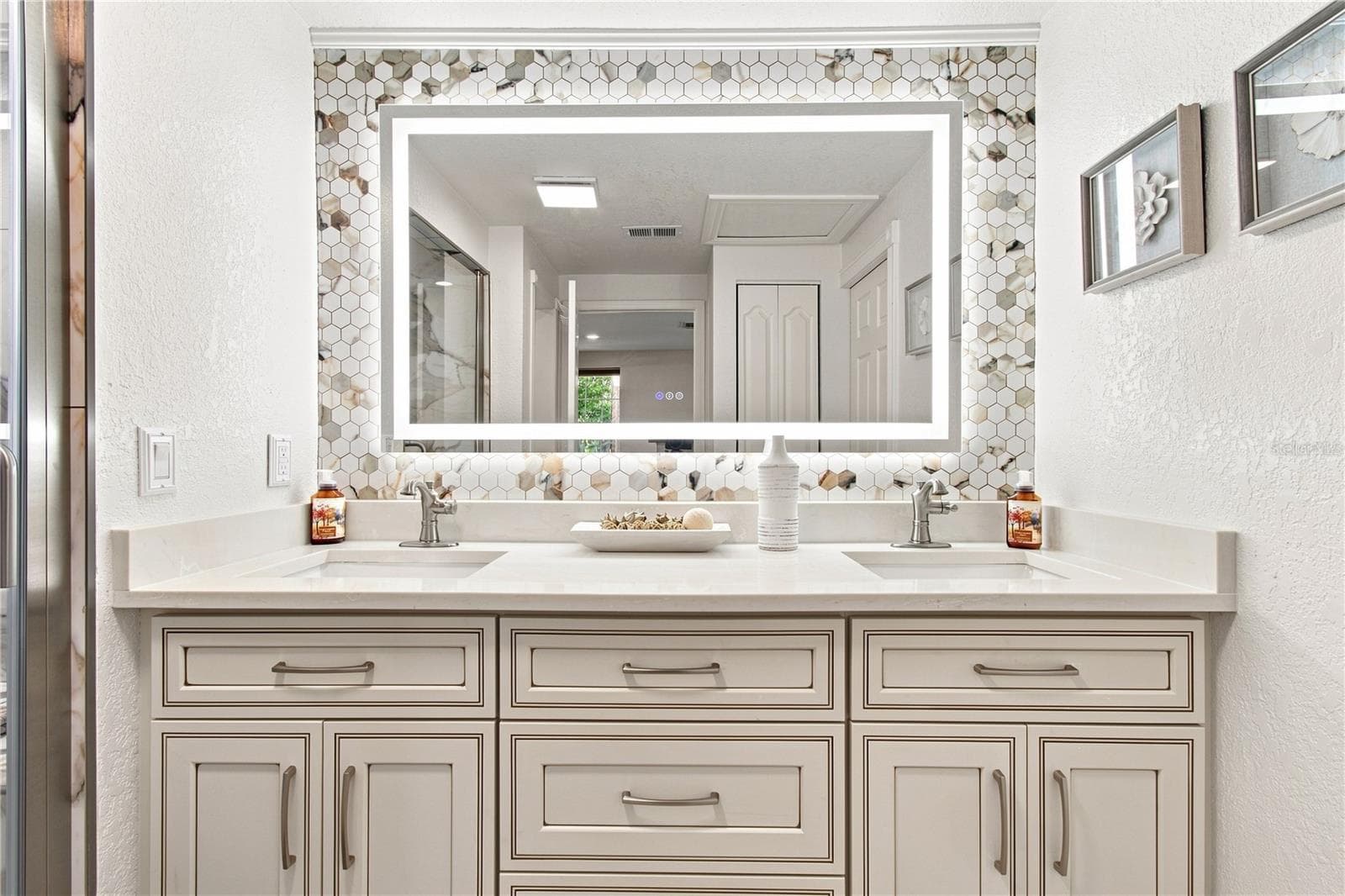 Primary Bathroom completely remodeled - 9020 AUBURN WAY, TAMPA