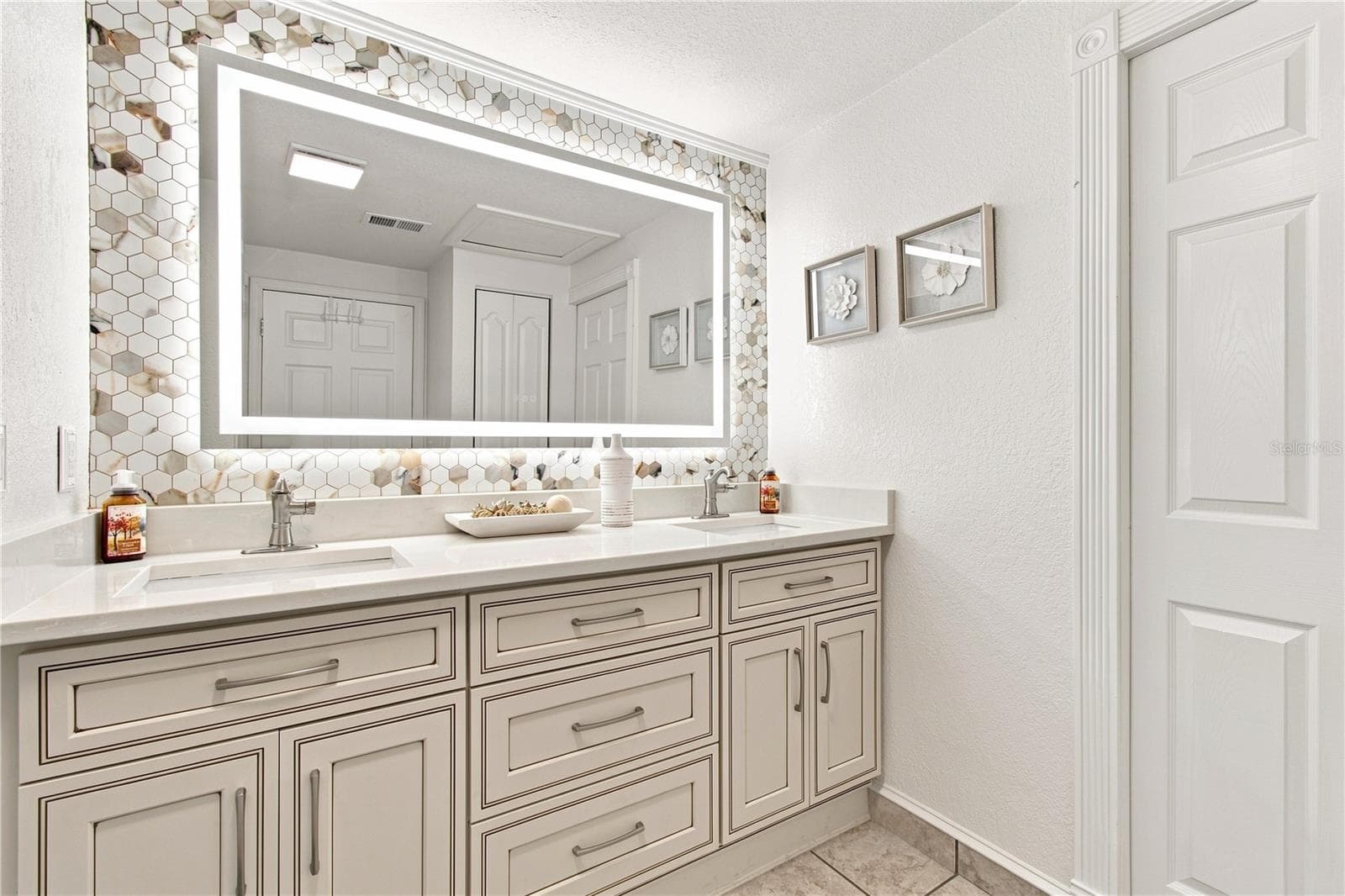 Primary Bathroom completely remodeled - 9020 AUBURN WAY, TAMPA