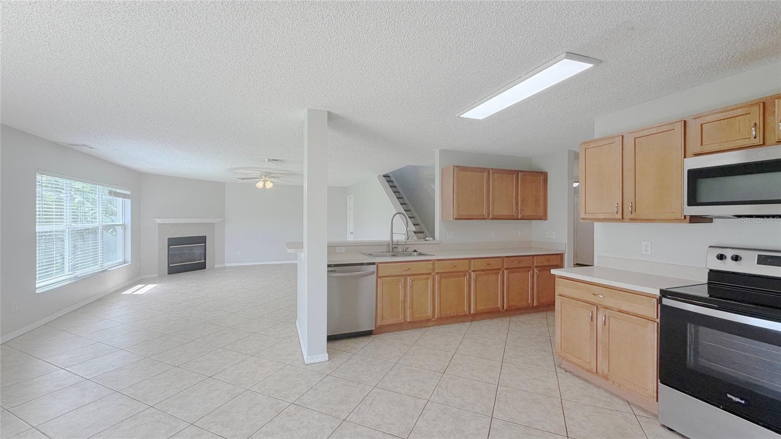 Single Family Residence at 831 HORSESHOE FALLS DR, ORLANDO, photo 10 of 26