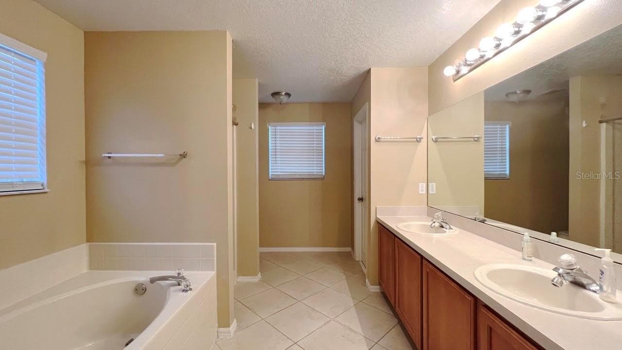 Single Family Residence at 831 HORSESHOE FALLS DR, ORLANDO, photo 22 of 26