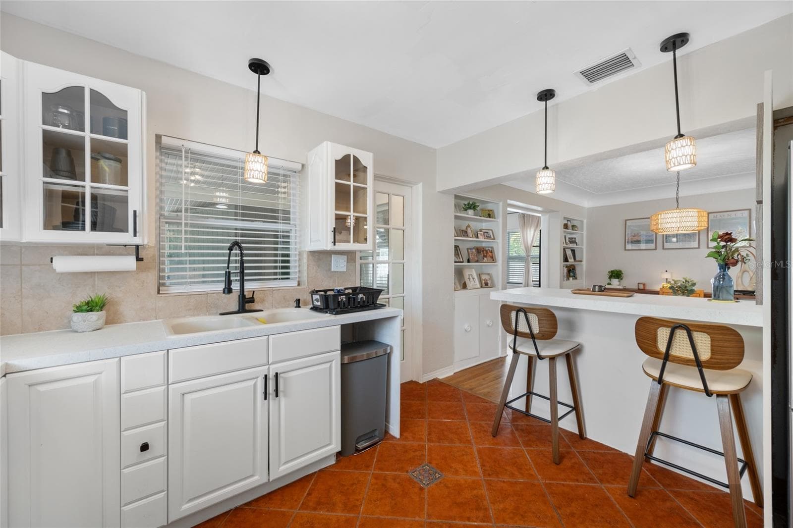 Single Family Residence at 6219 HAMPTON DR N, ST PETERSBURG, photo 8 of 36