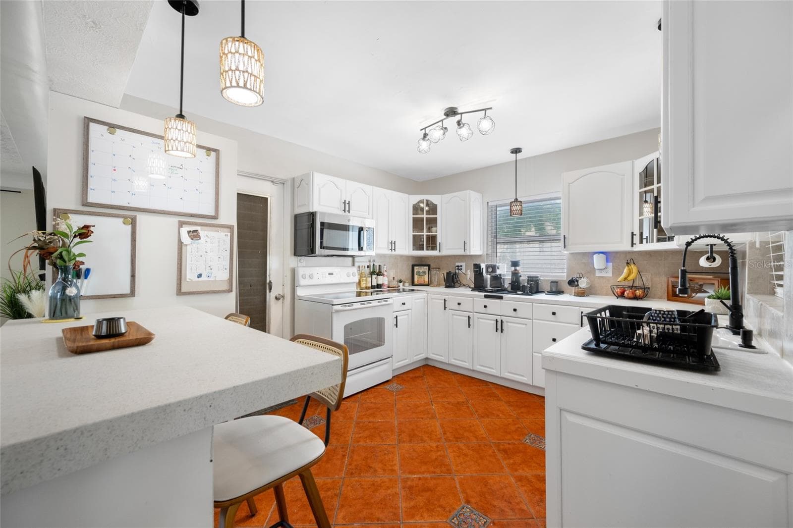 Single Family Residence at 6219 HAMPTON DR N, ST PETERSBURG, photo 10 of 36