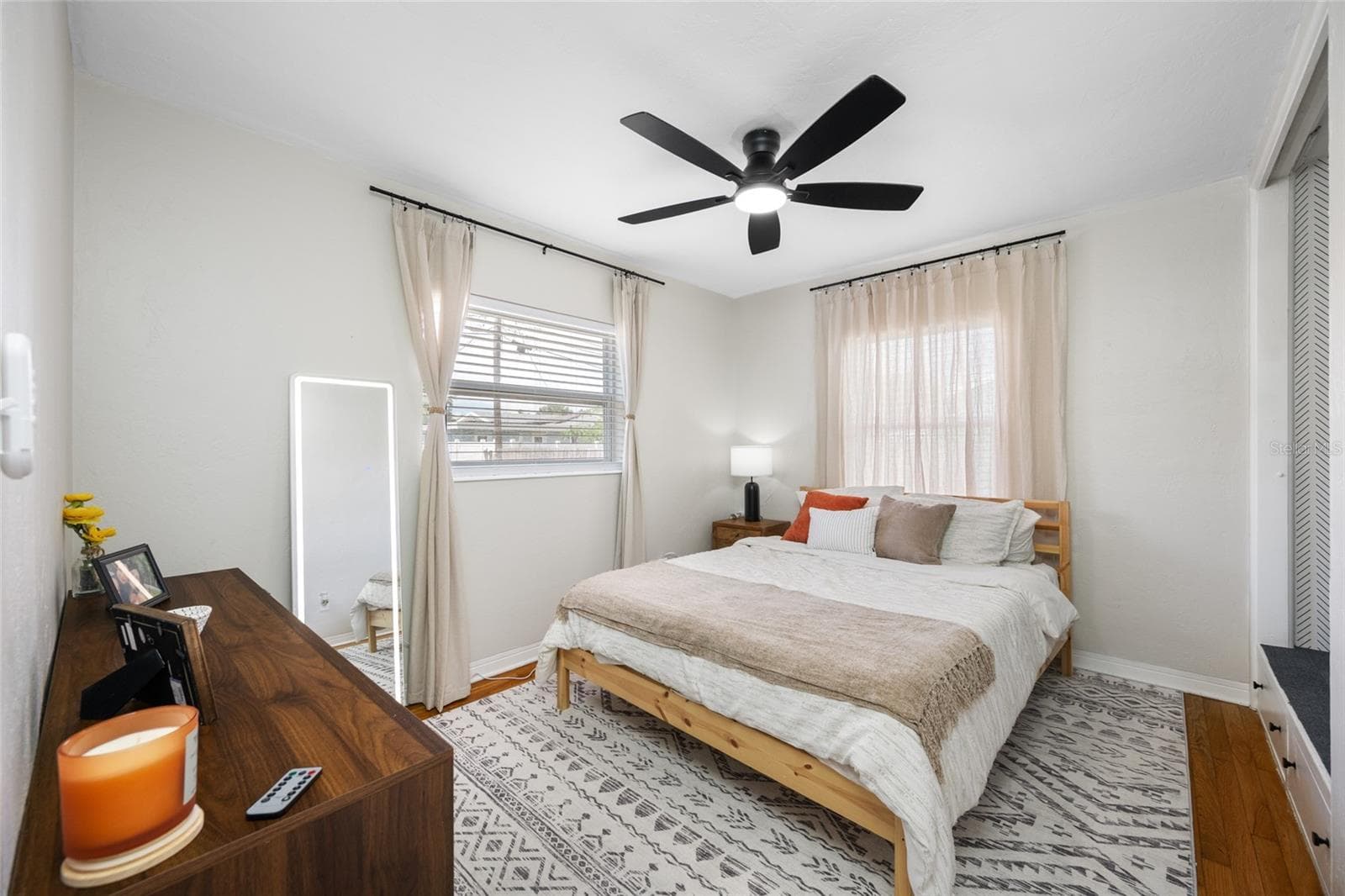 Single Family Residence at 6219 HAMPTON DR N, ST PETERSBURG, photo 17 of 36