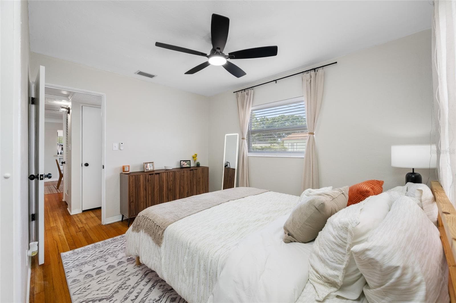 Single Family Residence at 6219 HAMPTON DR N, ST PETERSBURG, photo 19 of 36