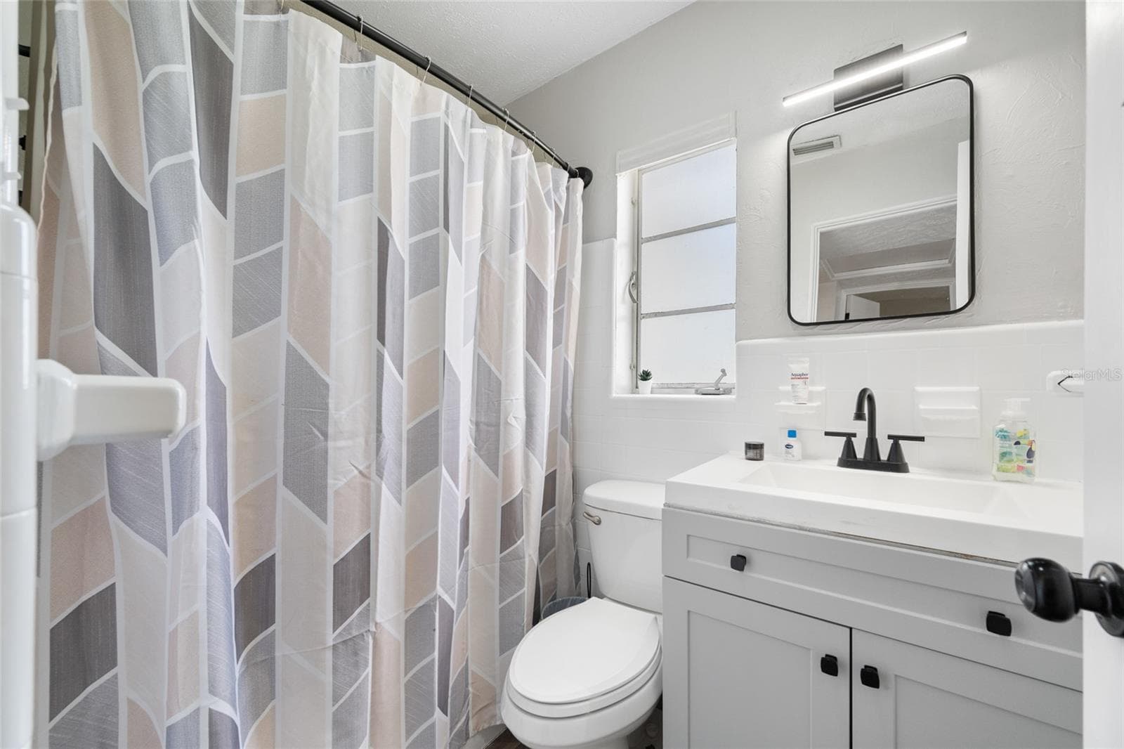 Single Family Residence at 6219 HAMPTON DR N, ST PETERSBURG, photo 21 of 36