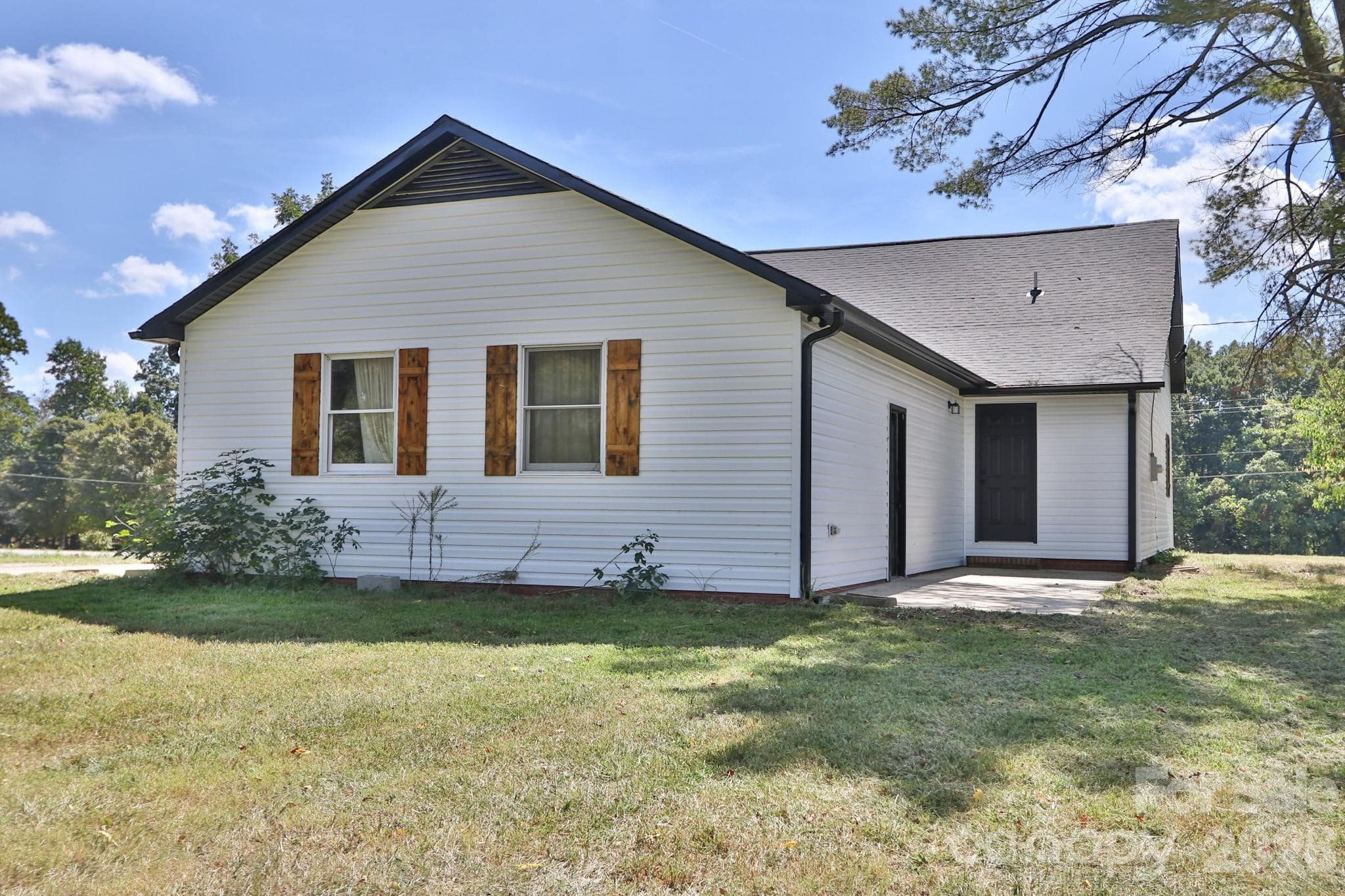Single Family Residence at 1826 N Oak Ridge Church Road, Yadkinville, photo 7 of 48