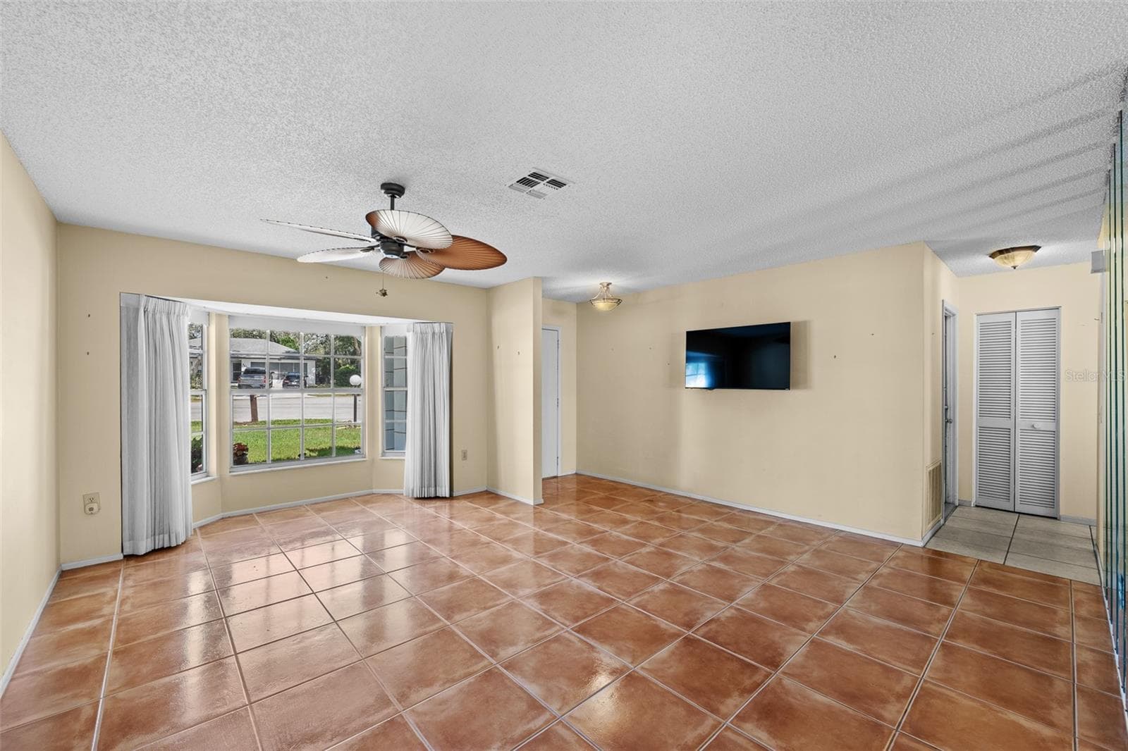 Single Family Residence at 8643 GOLD PINE DR, PORT RICHEY, photo 3 of 32
