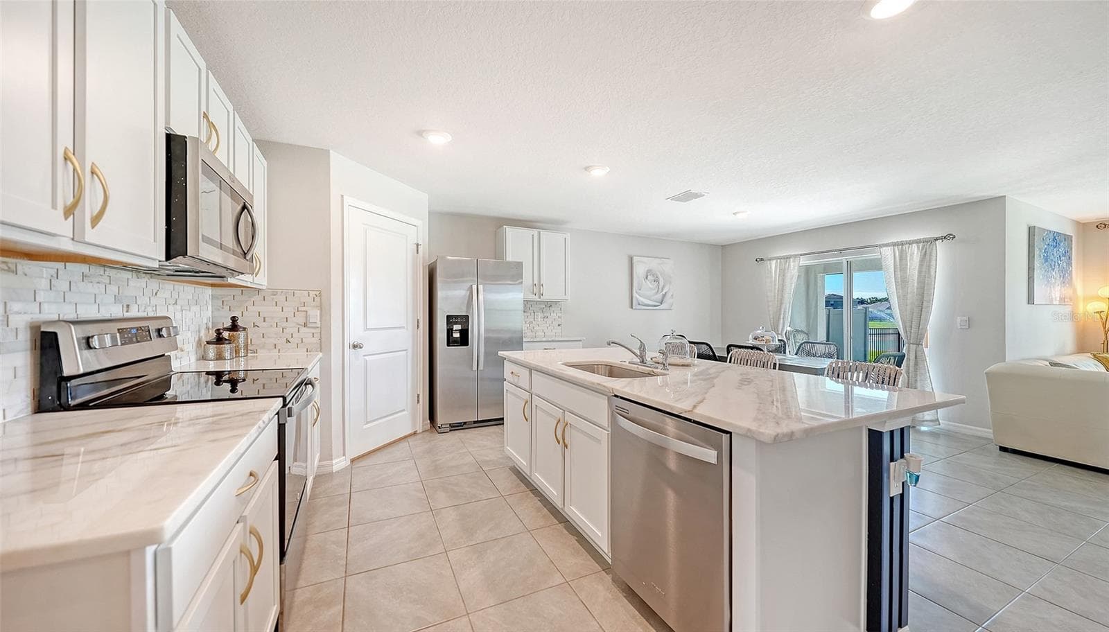 The dishwasher has never been used. - 10402 CHARLOTTE DR, PARRISH