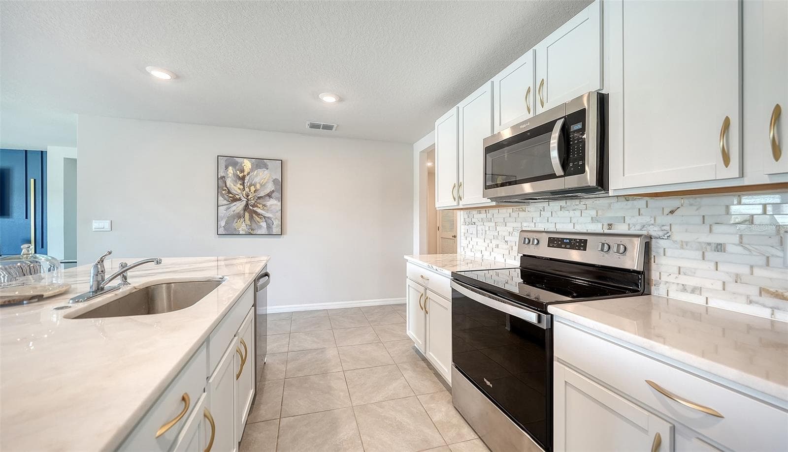 Upgraded backsplash and cabinet hardware. - 10402 CHARLOTTE DR, PARRISH