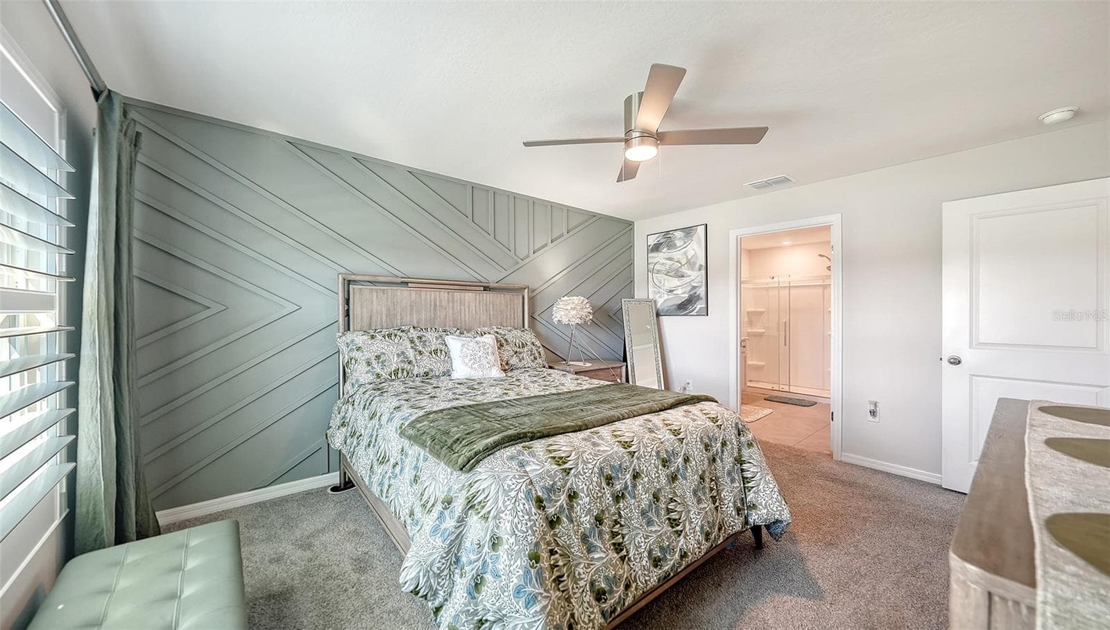 Upgraded designer wall and ceiling fan in the primary bedroom. - 10402 CHARLOTTE DR, PARRISH