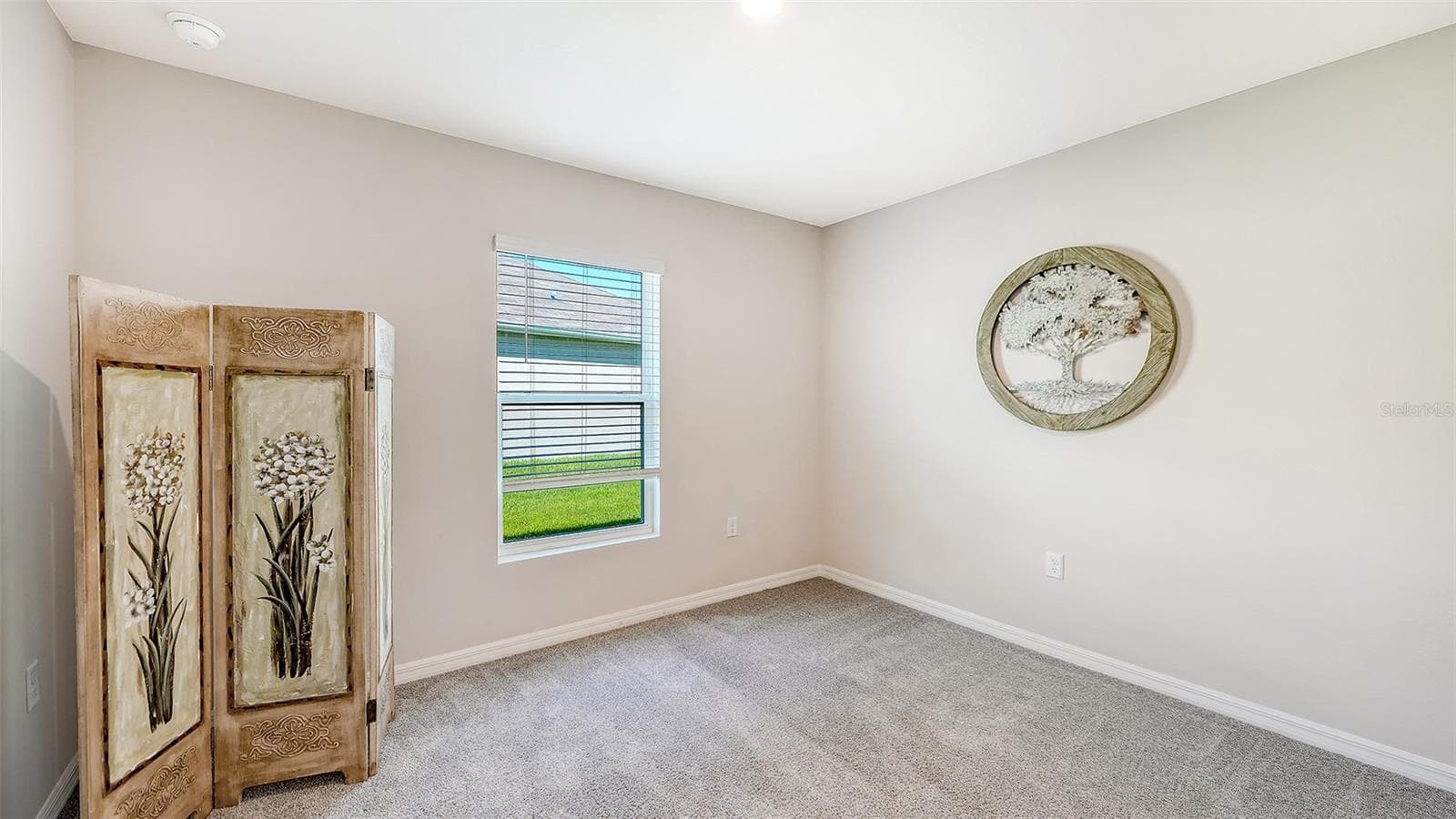 Guest bedroom or can be used as an office space. - 10402 CHARLOTTE DR, PARRISH