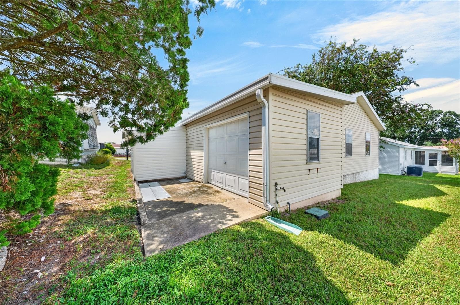 Golf Cart Garage - 1207 PALMETTO DR, THE VILLAGES
