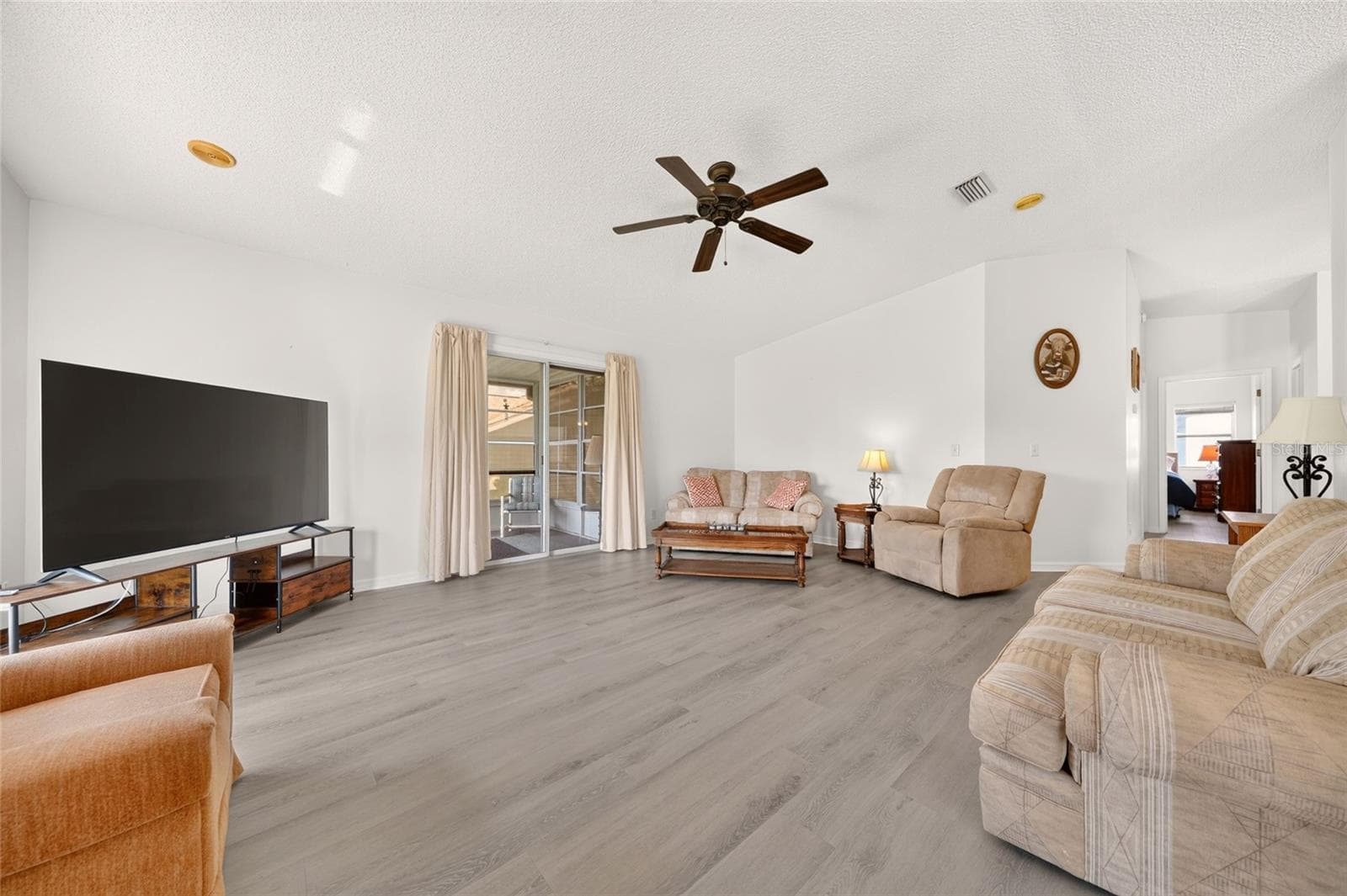 Living Room Slider to Lanai - 1207 PALMETTO DR, THE VILLAGES