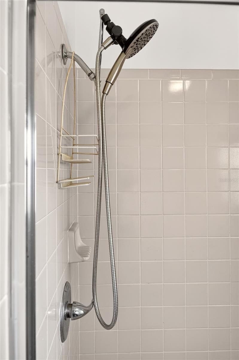 Detachable Shower Head - 1207 PALMETTO DR, THE VILLAGES