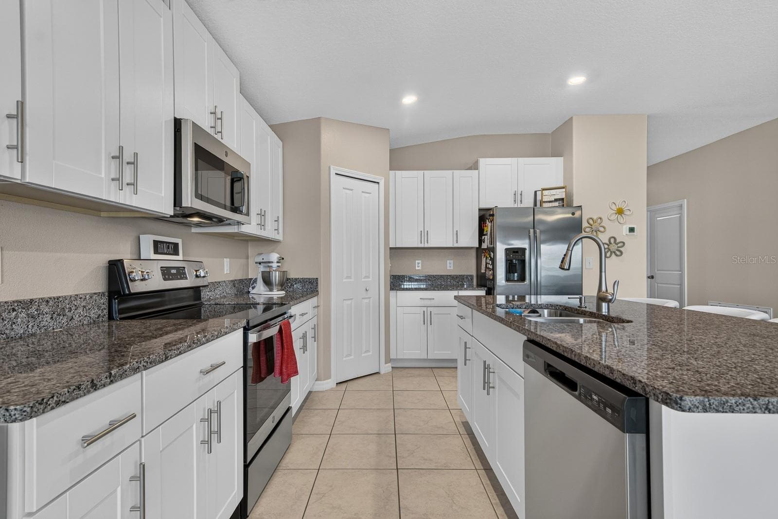 Single Family Residence at 12826 WILDFLOWER MEADOW DR, RIVERVIEW, photo 12 of 60