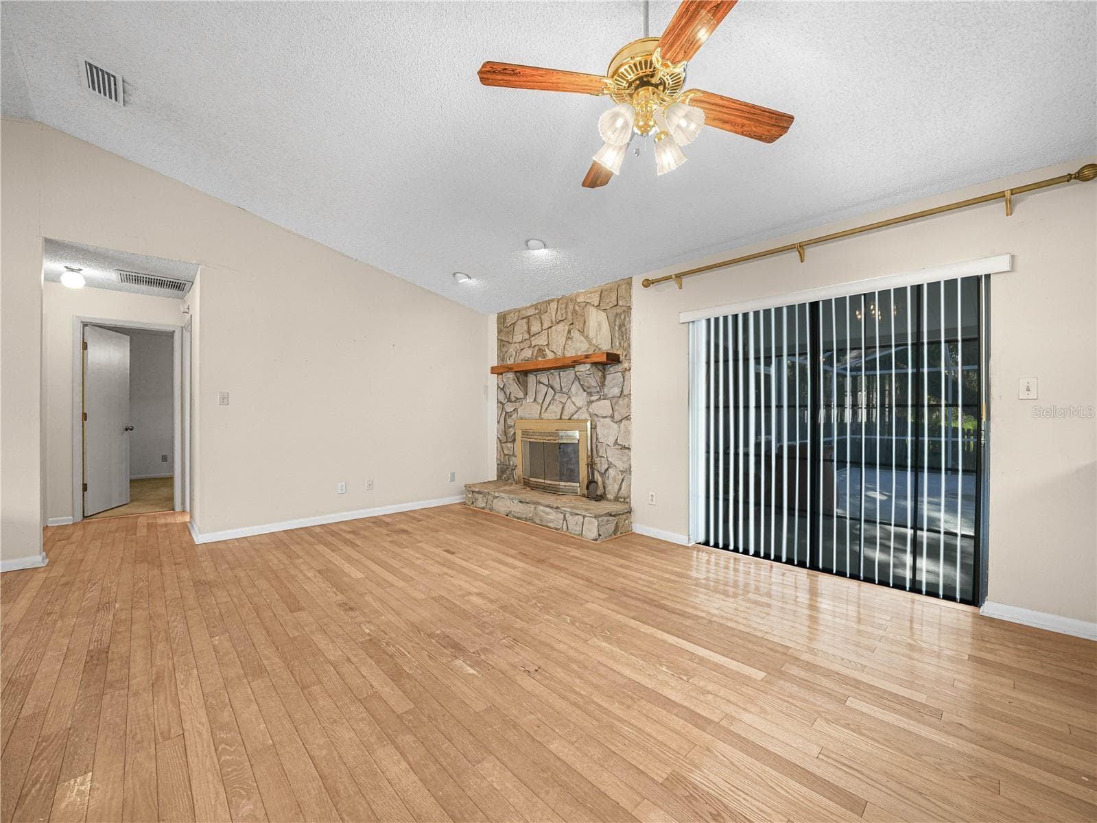 Family room/dinette room - 6050 LUNN RD, LAKELAND