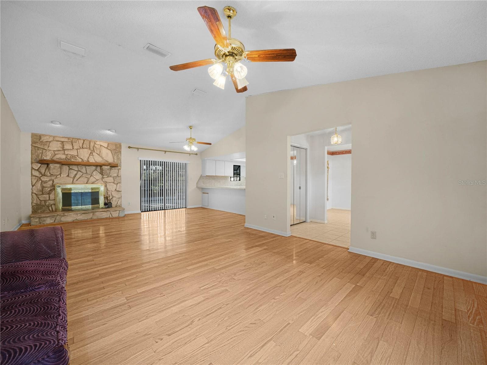 Living/Family Room Combination - 6050 LUNN RD, LAKELAND