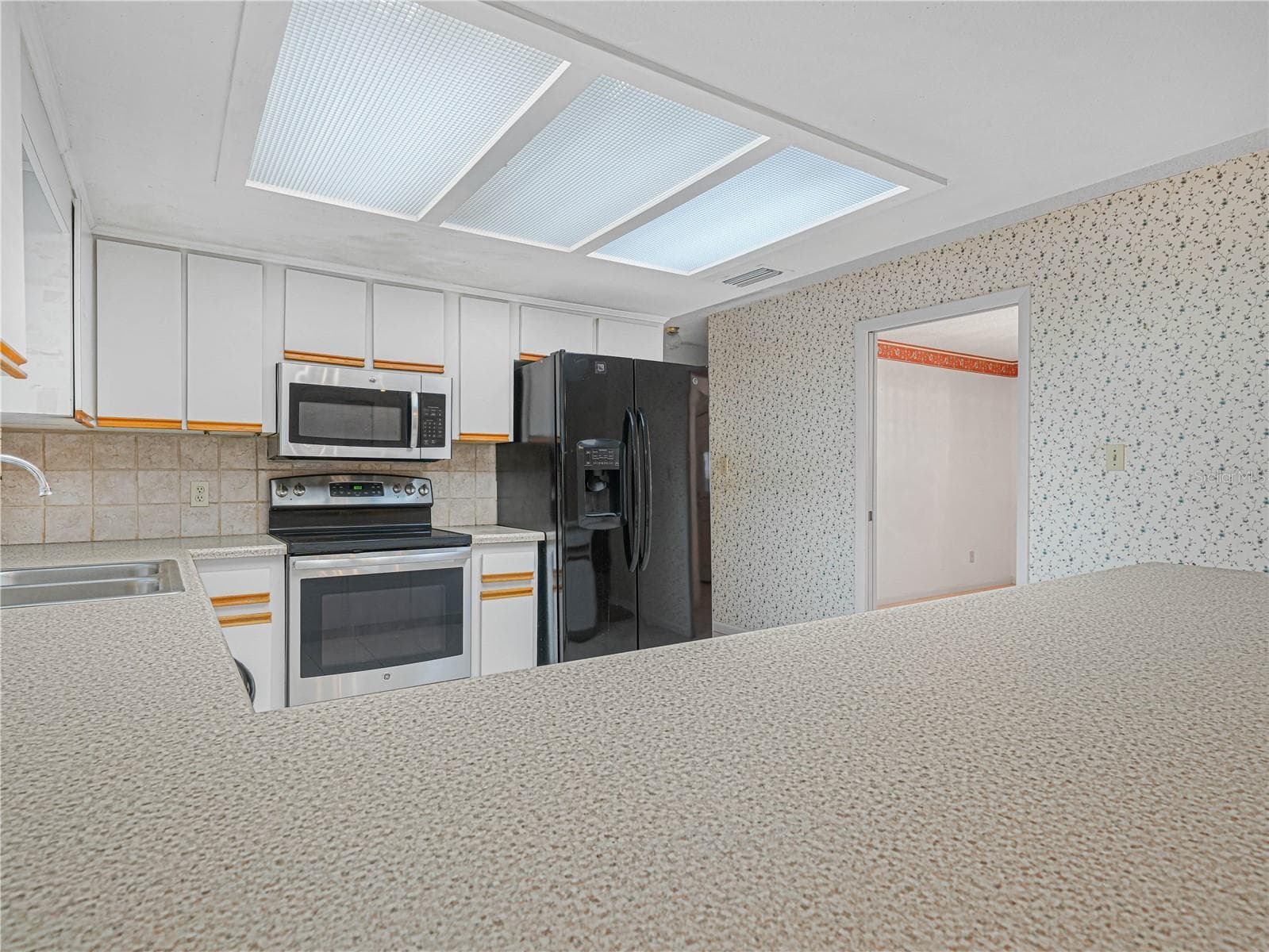 Single Family Residence at 6050 LUNN RD, LAKELAND, photo 11 of 31