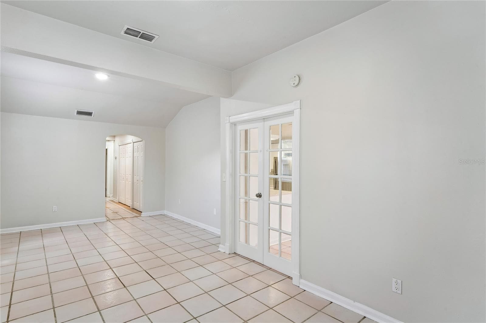 Single Family Residence at 14623 SUNSET DR, LARGO, photo 3 of 24