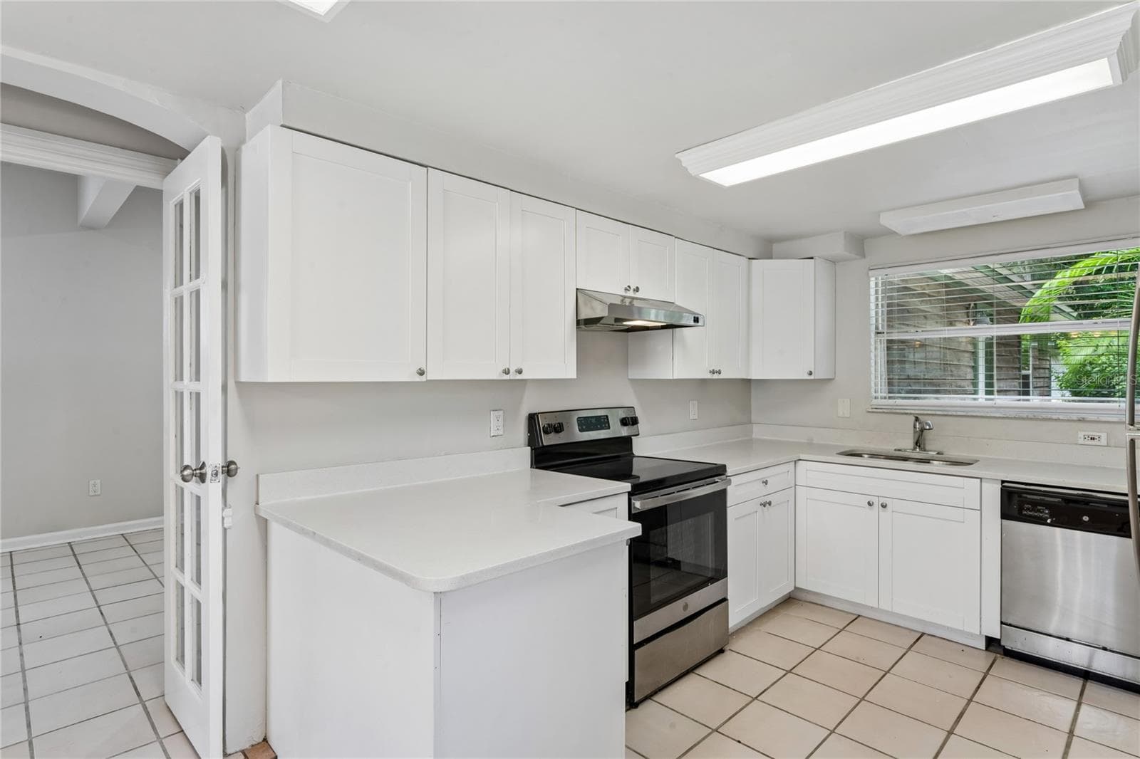 Single Family Residence at 14623 SUNSET DR, LARGO, photo 6 of 24
