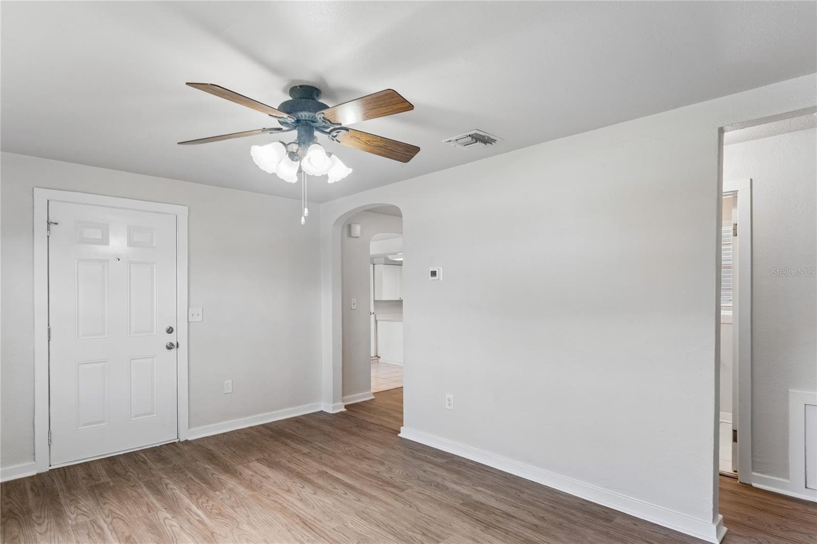 Single Family Residence at 14623 SUNSET DR, LARGO, photo 11 of 24