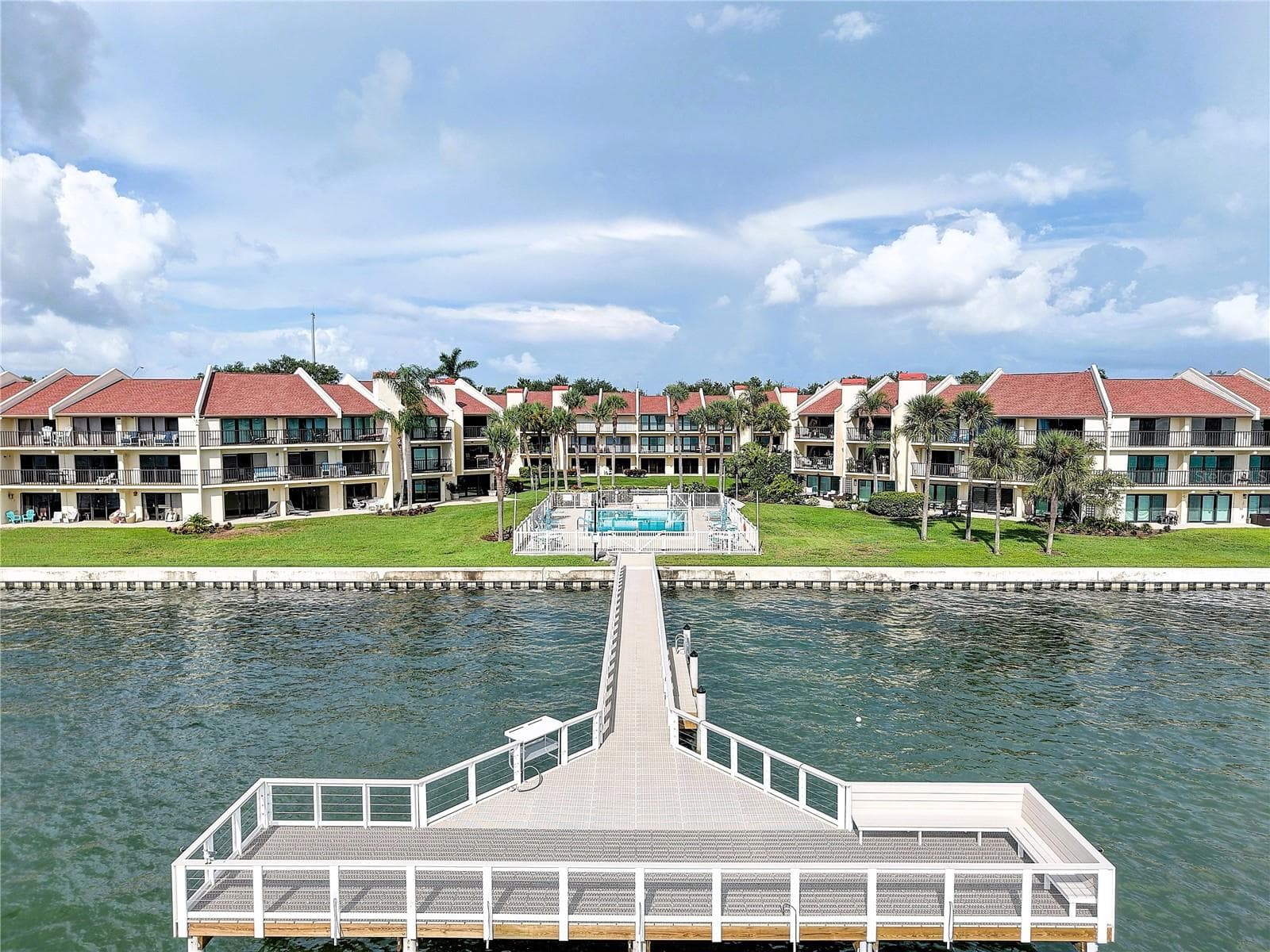 Condominium at 7510 SUNSHINE SKYWAY LN S #T13, ST PETERSBURG, photo 4 of 28
