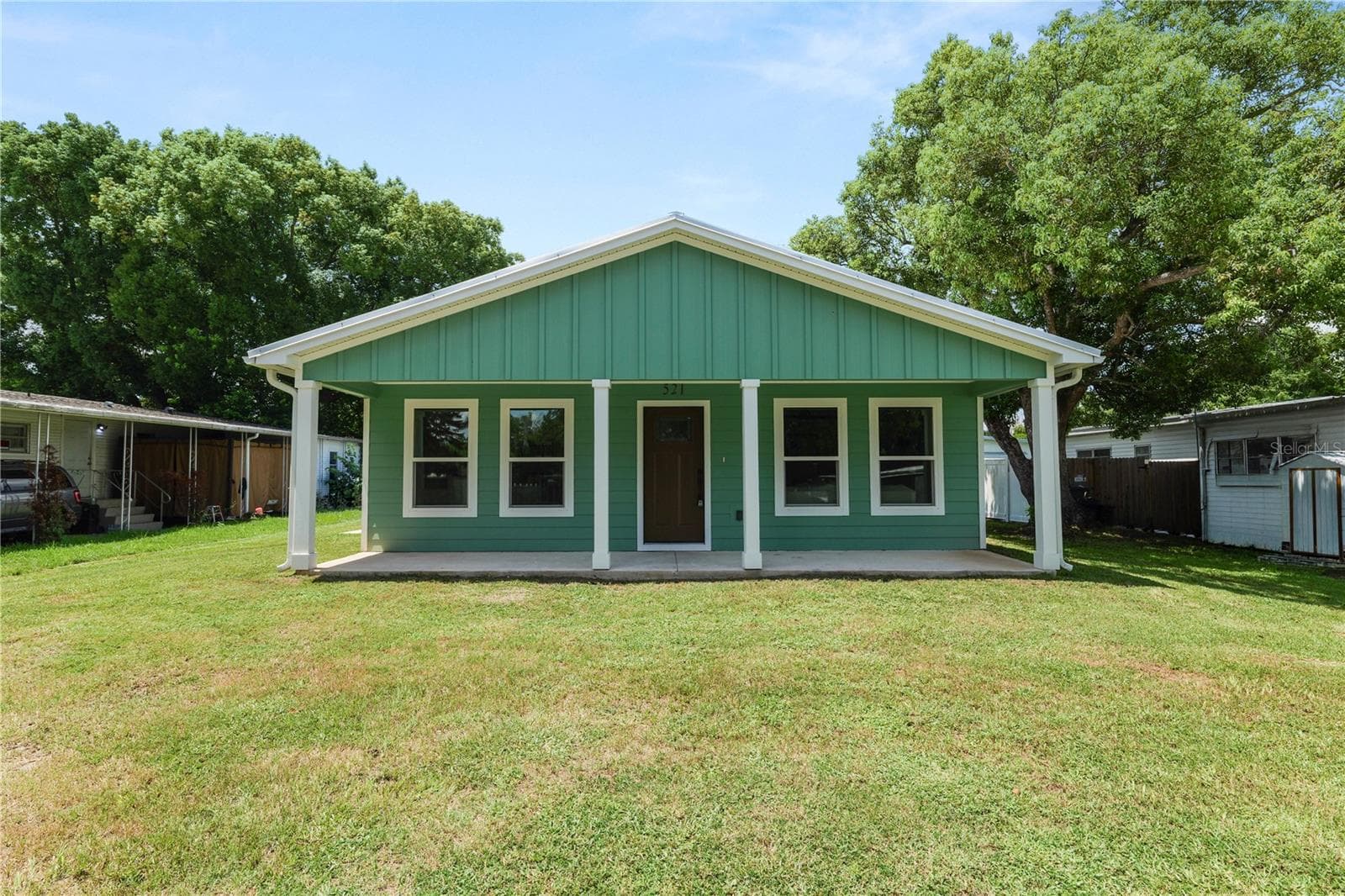 521 SKYLINE DR E