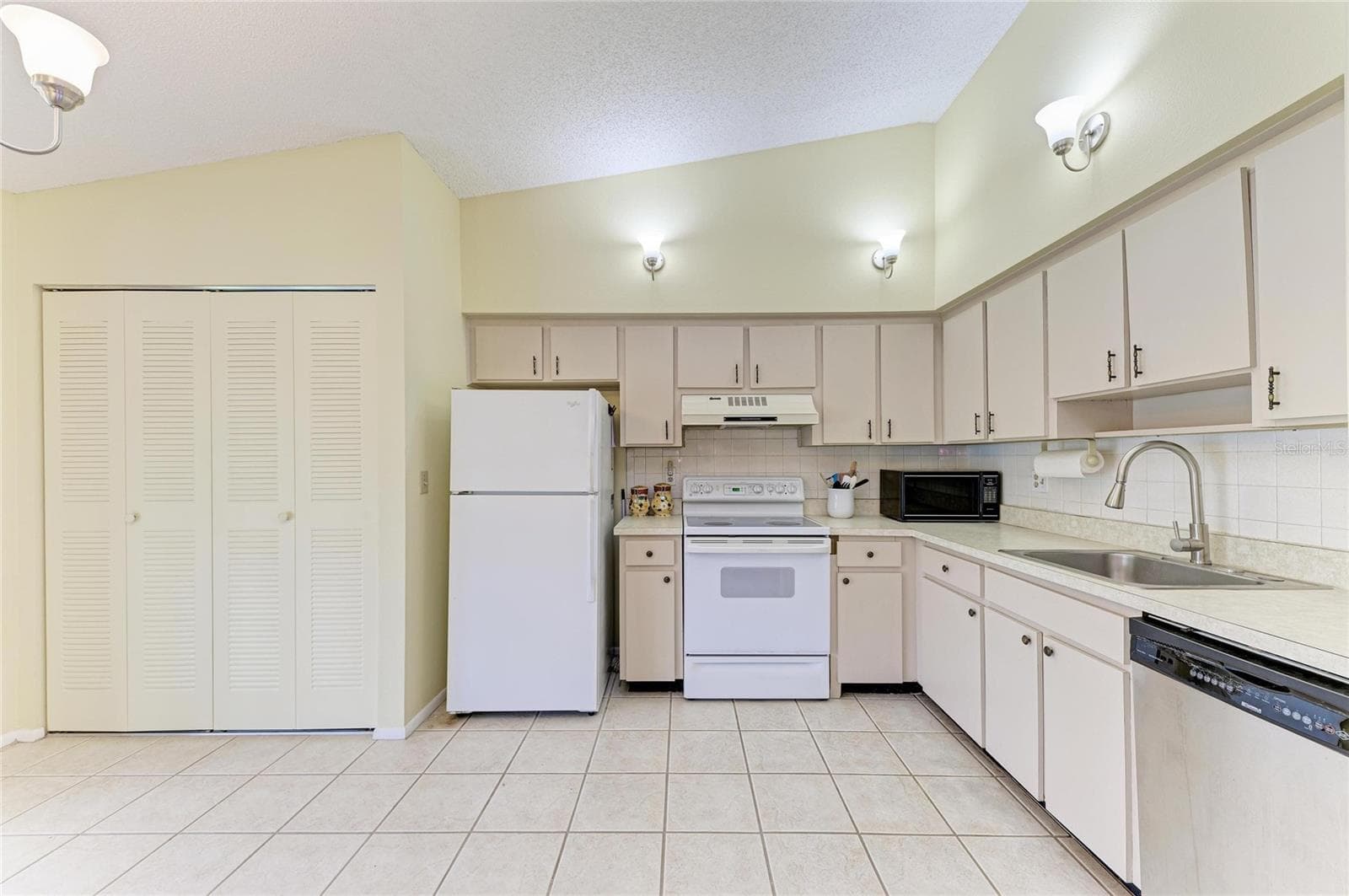 Condominium at 3403 36TH ST W #109, BRADENTON, photo 9 of 37